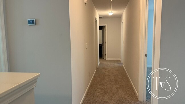 Building Photo - SUMMER MOVE-IN SPECIAL: $1000 OFF 1ST MONT...