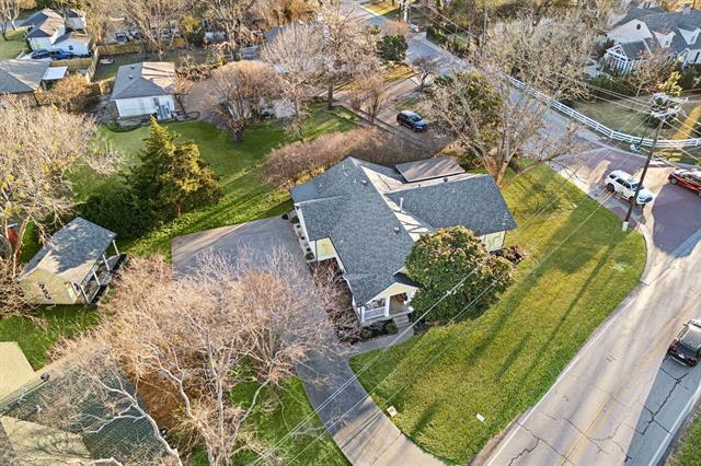 Building Photo - 704 Williams St