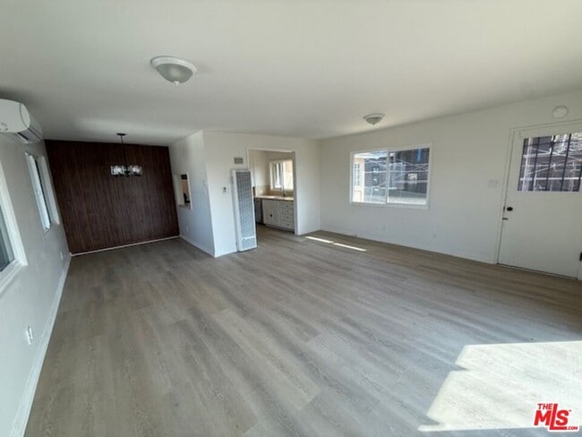 Building Photo - 3237 Midvale Ave