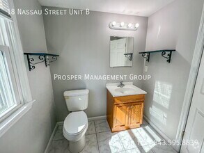 Building Photo - Bright & Spacious 1-Bedroom Upstairs Apart...