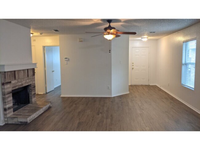 Building Photo - Nice Single Story Home in Vineyards at Her...