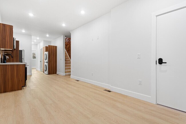 Building Photo - 116 E Huntingdon St