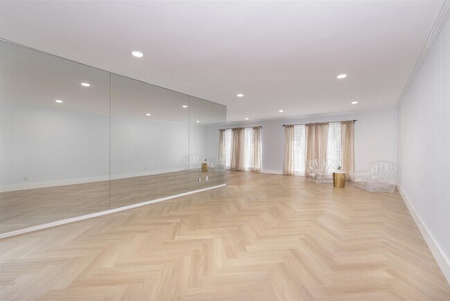 Spectacularly spacious living room - 8490 Fountain Ave
