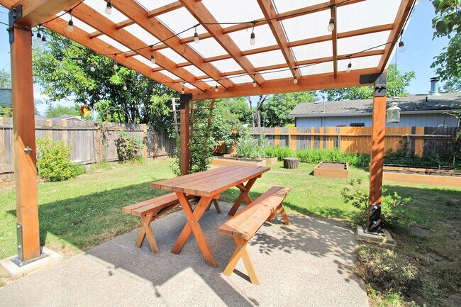 Building Photo - Meticulously Remodeled Milwaukie Bungalow on Large Lot with Gardens & Garage