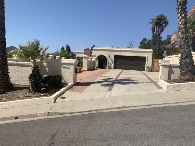Primary Photo - 1645 Encino Ct