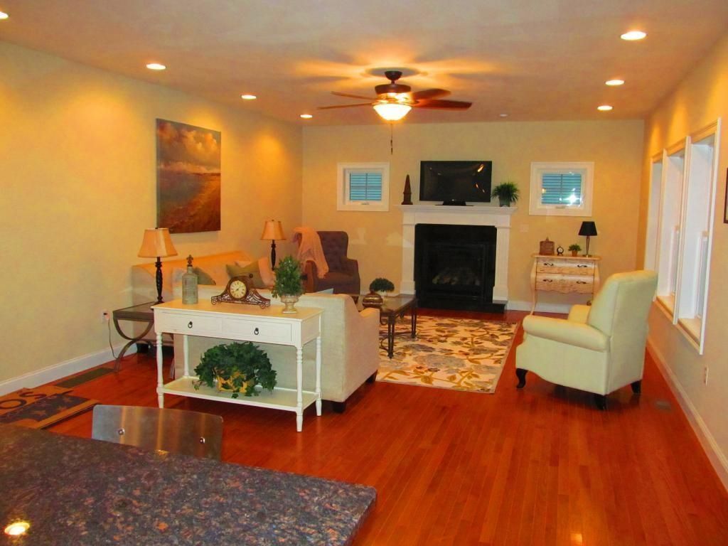 Building Photo - 214 Dallaire