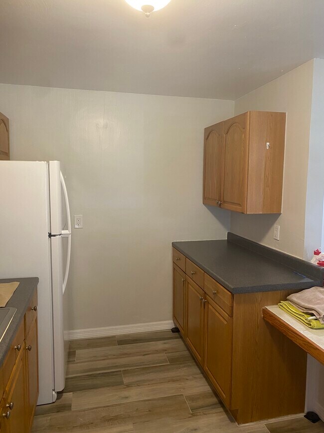 Building Photo - 8485 Sunset Dr