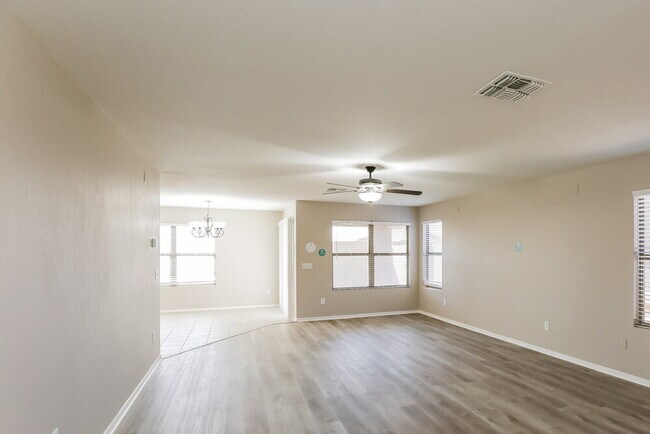 Building Photo - 2213 E 35th Ave