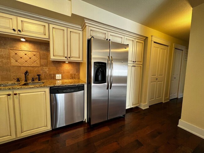 Building Photo - Charming Home Near CSU Campus – Move-In Re...