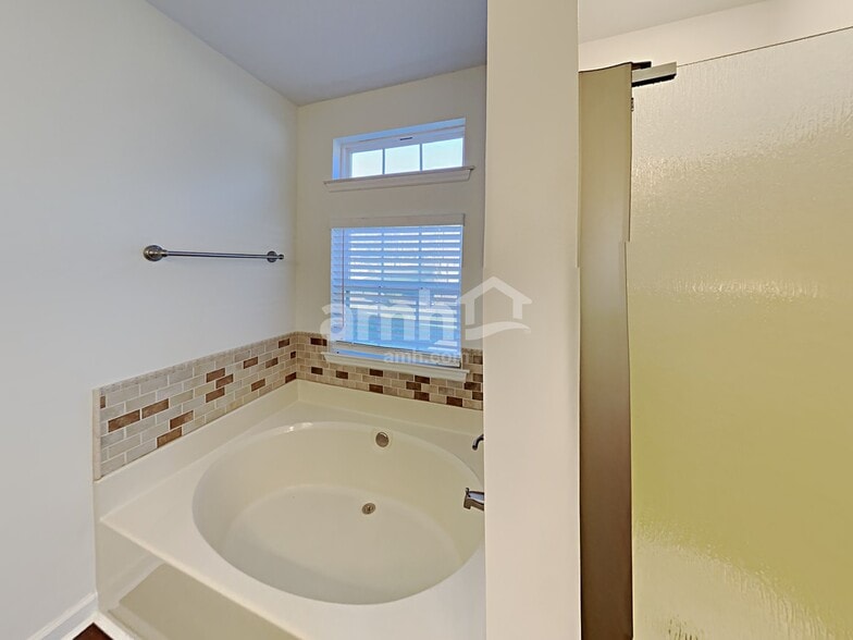 Building Photo - 200 Lakeside Park Dr