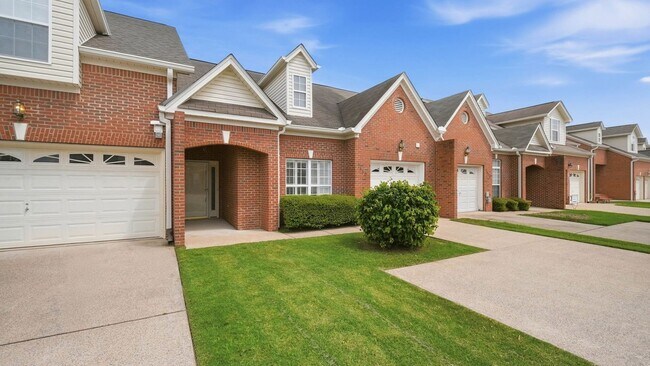 Building Photo - 2 bedroom East Brainerd Townhome
