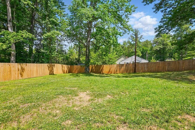 Building Photo - Mount Holly 3 Bedroom Ranch w/ Fenced in B...