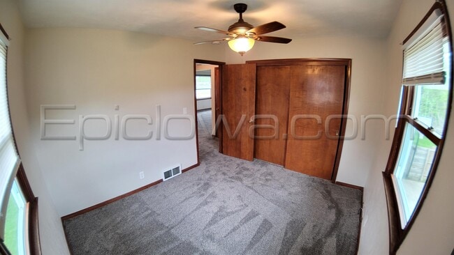 Building Photo - 2082 High Dr SE