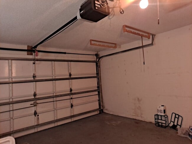 Building Photo - 3208 Royal Palm Dr