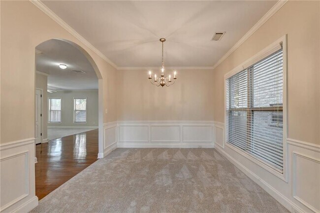 Building Photo - 522 Suwanee Oaks Dr NE