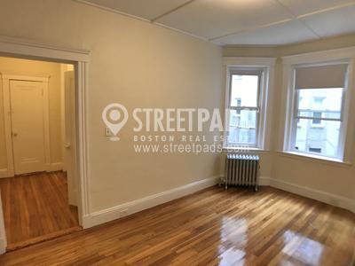 Building Photo - bedroom in Boston MA 02215