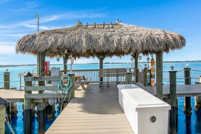 Building Photo - 1600 NE Dixie Hwy