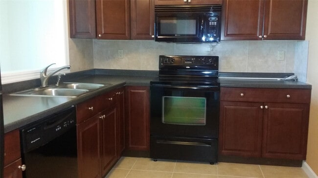 Building Photo - 10777 W Sample Rd