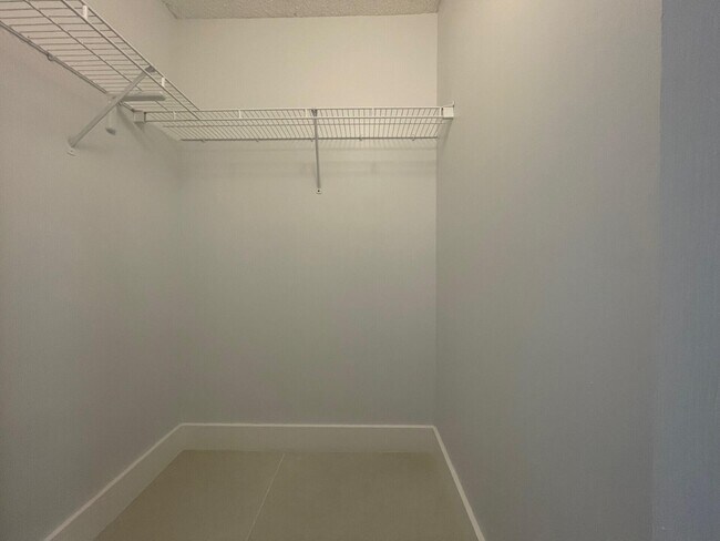 Building Photo - 1630 Zenith Way