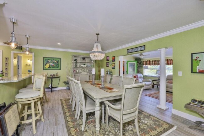 Building Photo - 1801 El Rio Dr
