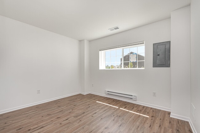 Building Photo - 2131 Sassafras Wy