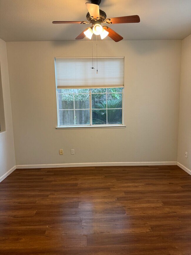 Building Photo - 108 Robinson Ct