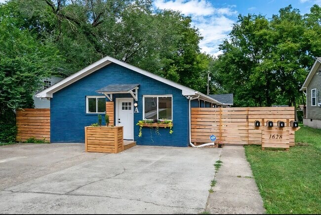 Primary Photo - 1628 17th Ave N