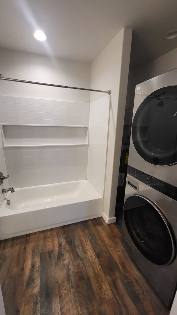 Building Photo - 1460 NW Newport Ave