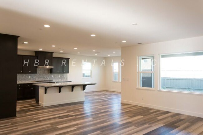 Building Photo - Ellis Neighborhood  | Spacious Single-Stor...