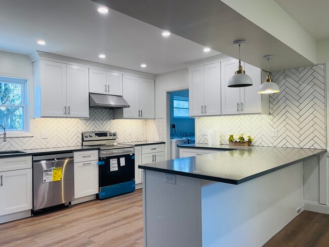 Building Photo - 12 Francine Ct