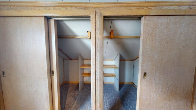 Building Photo - Fulton/W.58th neighborhood; 3 bedroom/2bat...