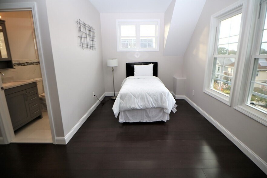 Building Photo - 318 Concord Ave