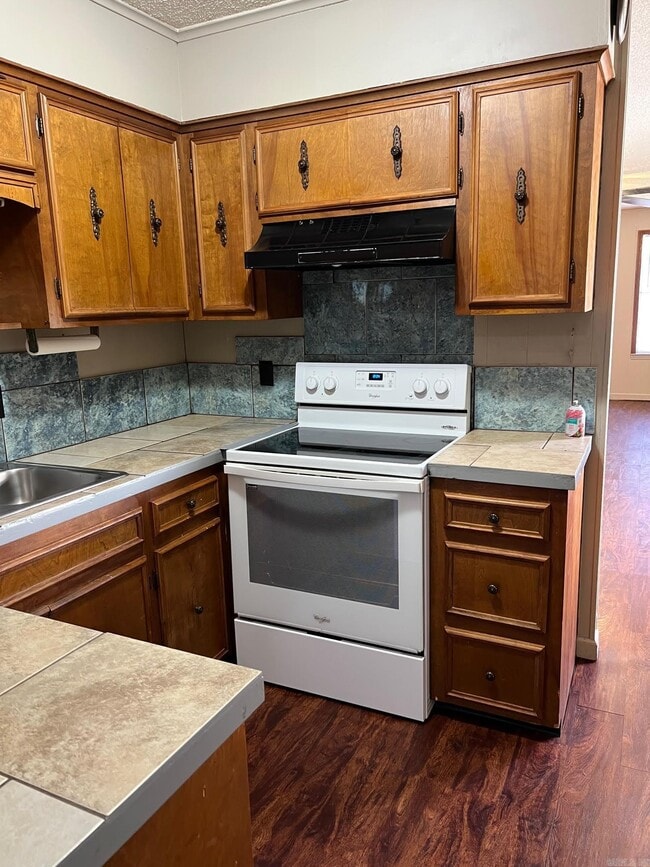 Building Photo - 213 Oak Ln