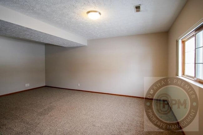 Building Photo - Comfortable and Cozy 3 Bedroom/2 Bath Home