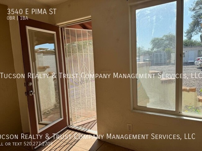 Building Photo - 3540 E Pima St