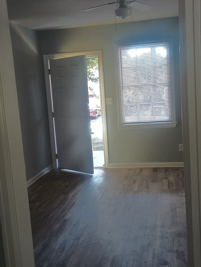 Building Photo - 222 Willow St