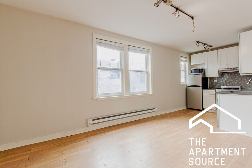 Building Photo - 511 W Belmont Ave