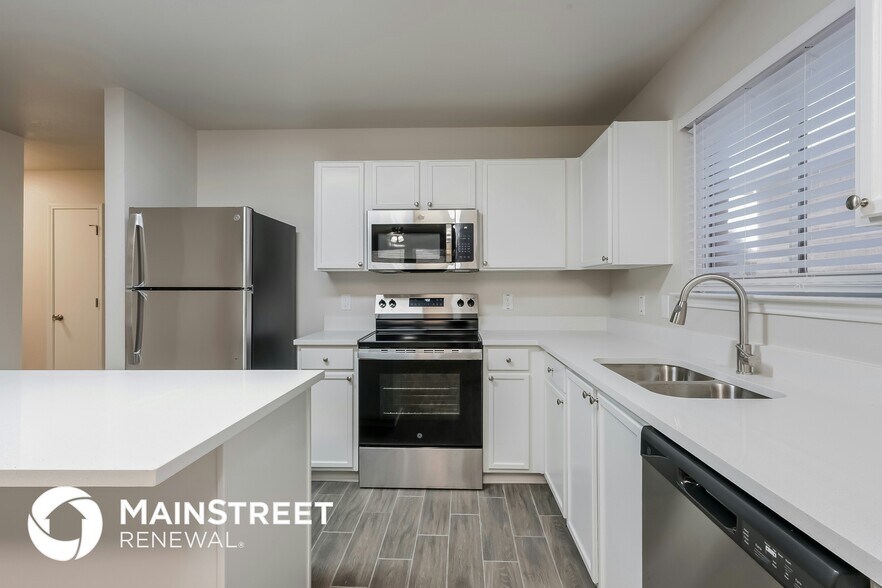 Building Photo - 2213 Midbury Dr