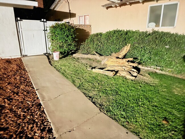 Building Photo - 2751 Tigertail Dr