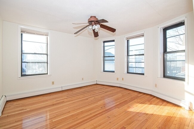 Building Photo - 29 William St