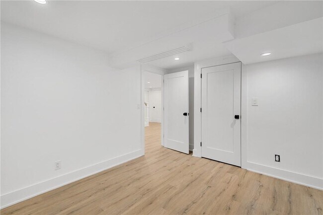 Building Photo - 14 Coralyn Rd