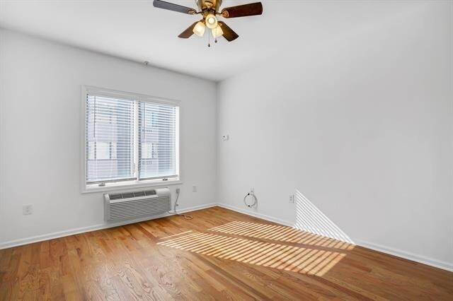 Building Photo - 528 52nd St