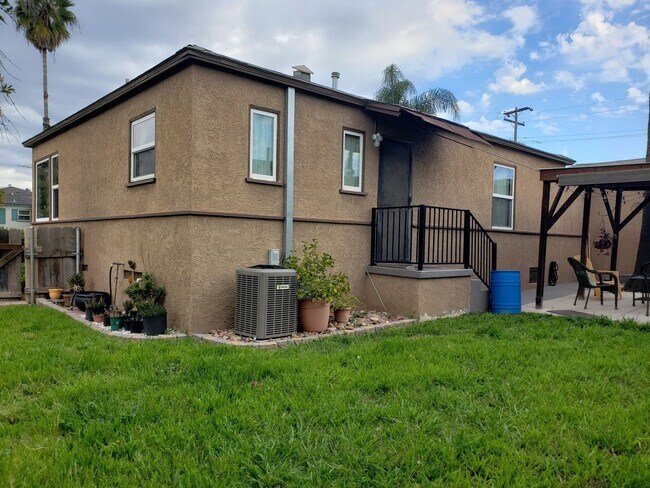 Building Photo - 5210