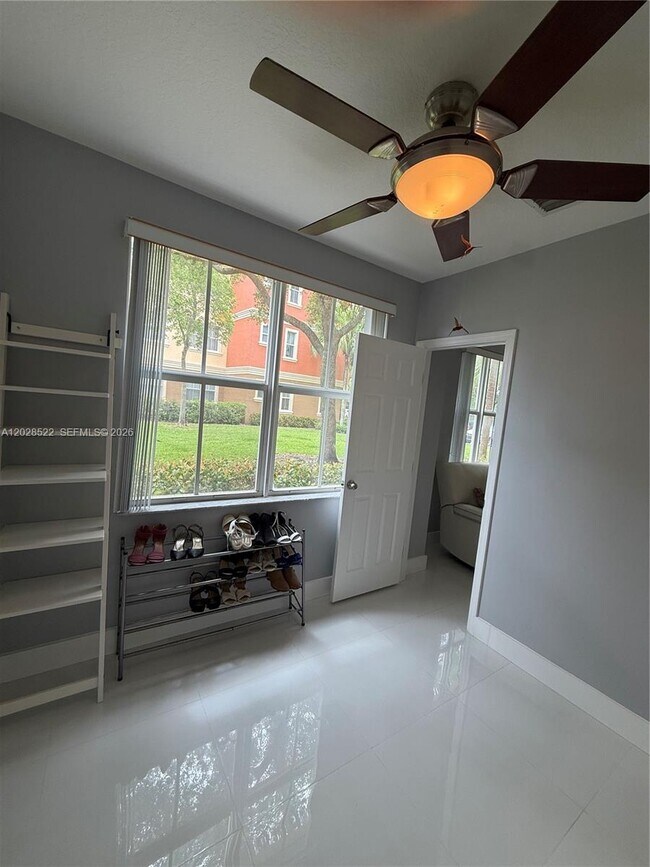 Building Photo - 4704 SW 160th Ave
