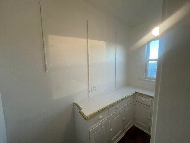 Building Photo - 1253 N 34th St