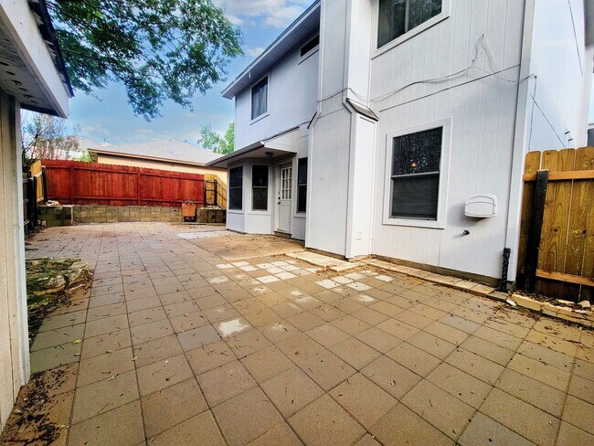 Building Photo - Beautiful 3/BR 2.5/BA Home for Rent in Austin!