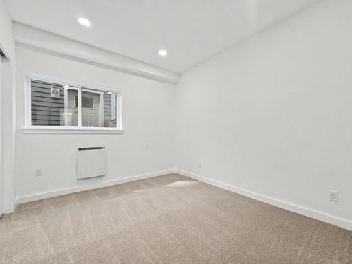 Building Photo - AVAILABLE MAY 1ST! Fully Remodeled Lower Unit with Private Entrance in Columbia City Neighborhood