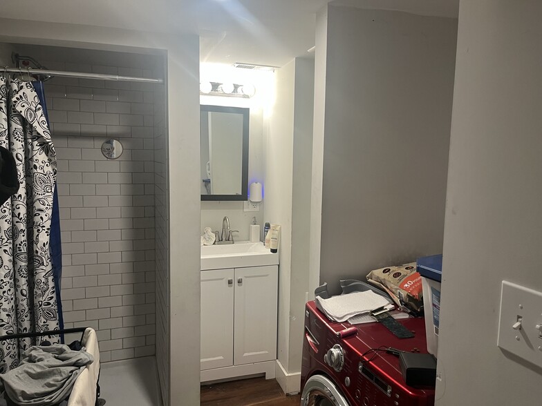 Imagin bath and w/d free of stuff! - 163 River Rd