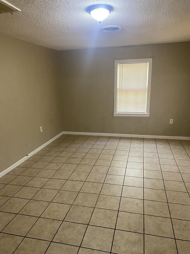 Building Photo - 110 Texas