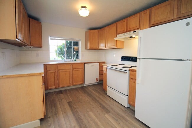 Building Photo - 11318 NE Siskiyou St